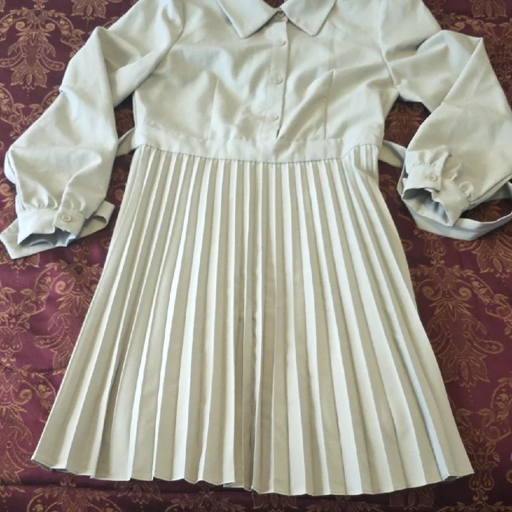 Stylish Green Pleated Dress, Size Small💚 Cute, Like New Condition- Fast Shipper - Picture 2 of 11